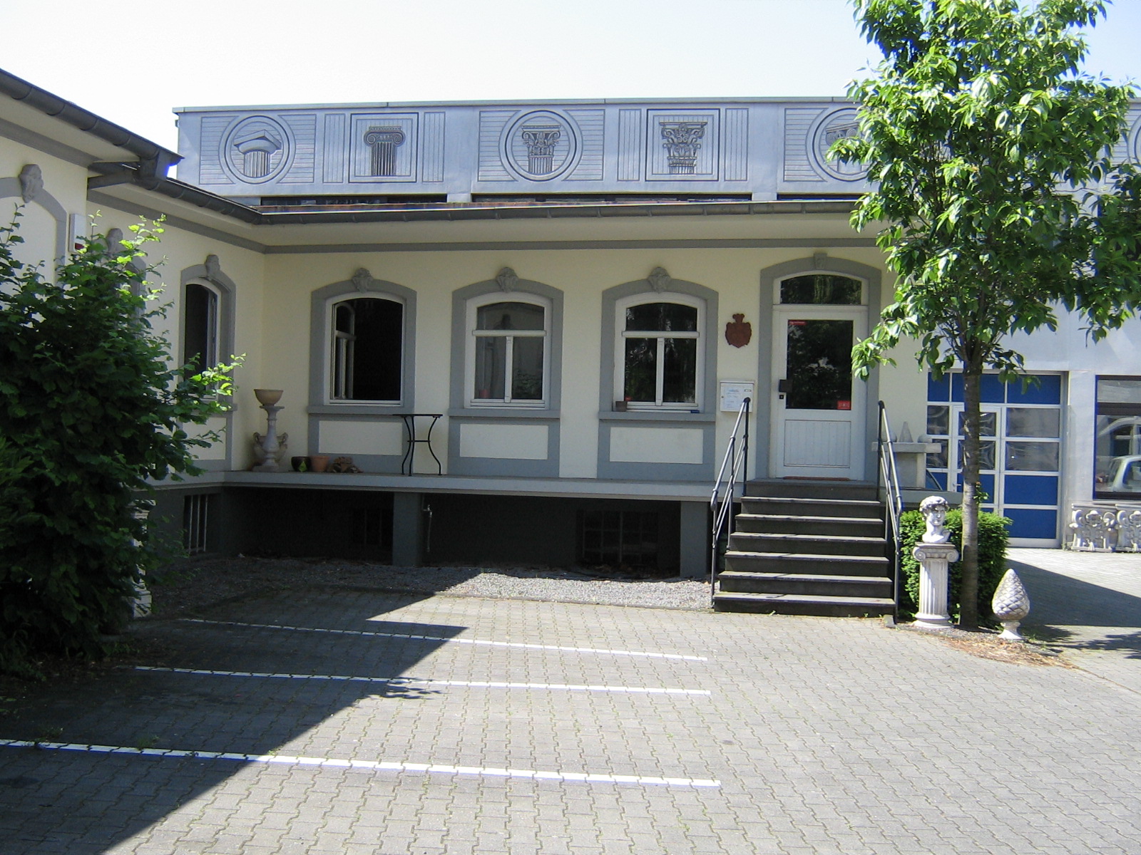 Idyllisch und Citynah mit 2 Parkplätzen vor dem Geschäft 